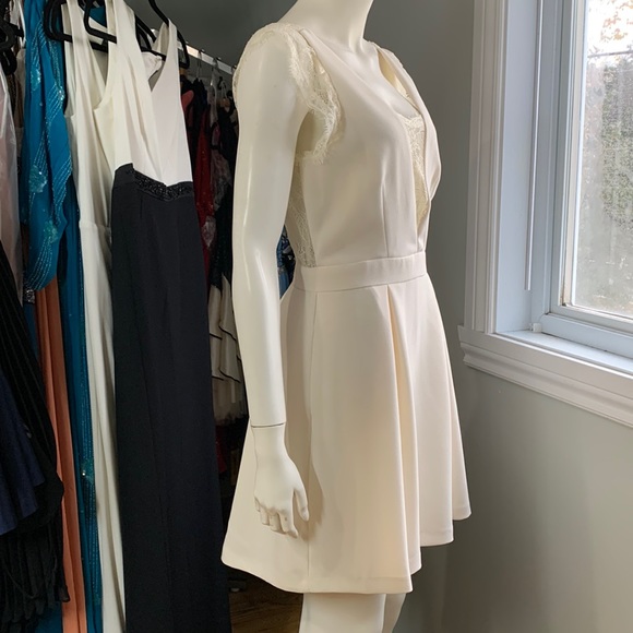 BCBG Generation Scalloped Lace White Dress New 170$ Medium 10 us - Picture 4 of 8